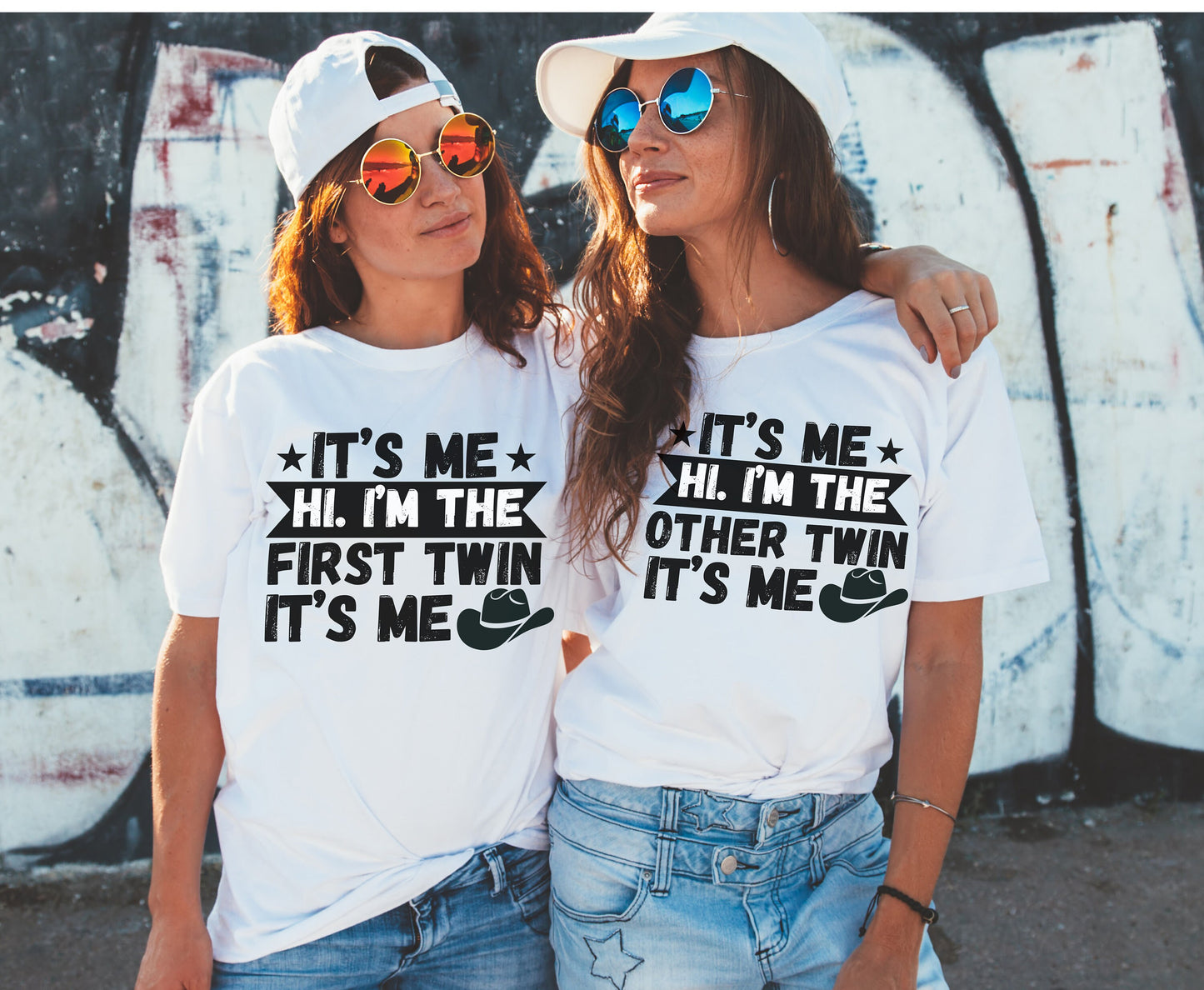 Passendes Cowboy-Shirt für Zwillinge, „It’s me Hi, ich bin Zwilling“ | Zwillingsshirt mit Western-Motiv, Geschenk für Zwillinge, Männer und Frauen | Bestie-Sweatshirt, Tanktop, Hoodie, T-Shirt